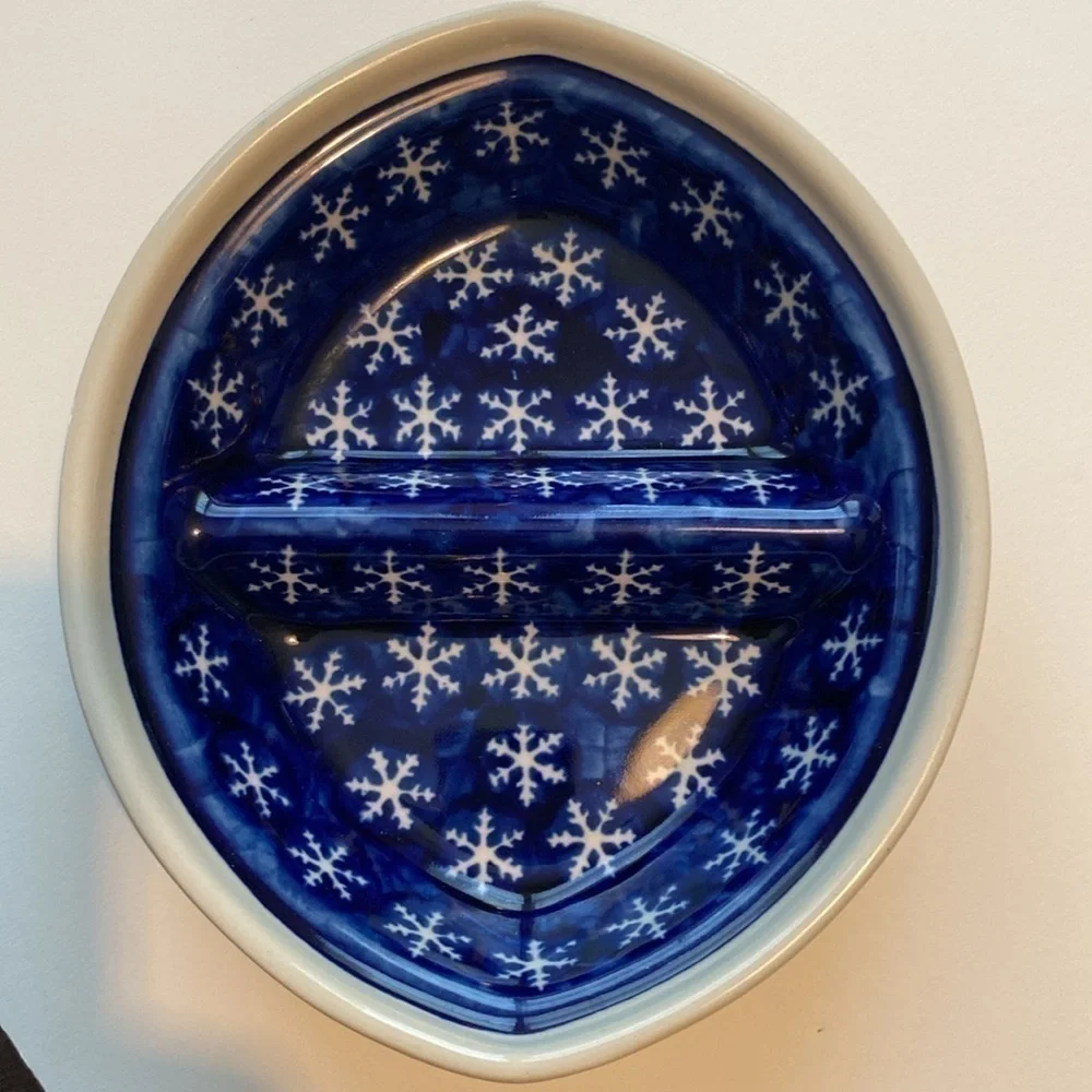 Boleslawiec divided ceramic serving dish snowflake pattern handmade in Poland S7